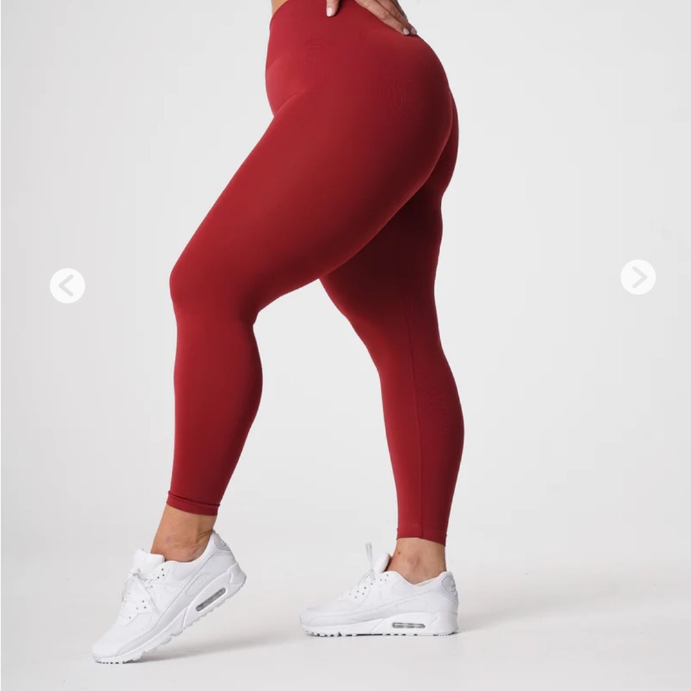 Red seamless NVGTN leggings